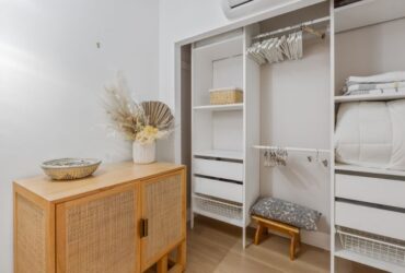 Why Custom Closets Are Worth the Investment if You're a Fashion Lover #beverlyhills #beverlyhillsmagazine #fashionclosets #fashionchoices #wardrobe #handbags