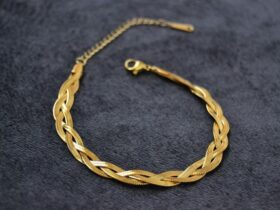 Why Gold and Platinum Chains Remain Timeless Fashion Staples #beverlyhills #beverlyhillsmagazine #platinumchains #timelessfashion #goldplatedchain