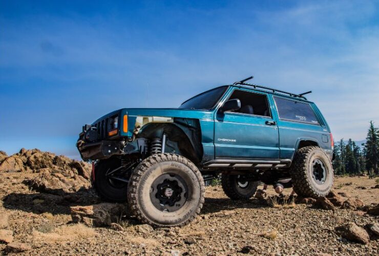 Why You Need Rock Sliders for your 4x4 Off-Road Adventures #beverlyhills #beverlyhillsmagazine #rocksliders #aftermarketadditiontoyour4x4 #autoshops #accessoriesforyour4x4