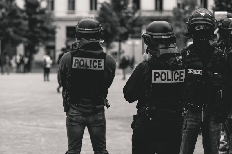 Why You Need a Lawyer When Questioned by the Police #beverlyhills #beverlyhillsmagazine #protectyourrights #lawenforcement #defenseattorney #questionedbypolice #legalpersonnel