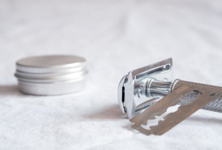 Why You Should Never Share Your Razor #beverlyhills #beverlyhillsmagazine #straightrazor #fungalinfection #preventingingrownhairs #perfectshaves