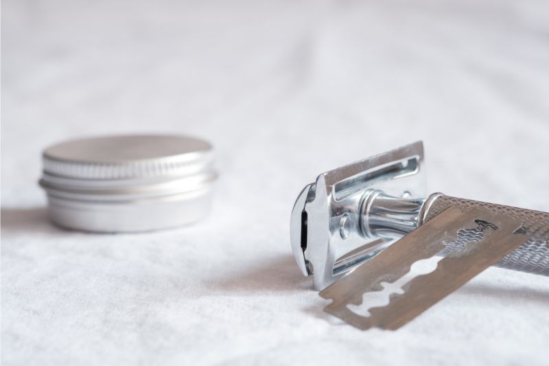 Why You Should Never Share Your Razor #beverlyhills #beverlyhillsmagazine #straightrazor #fungalinfection #preventingingrownhairs #perfectshaves