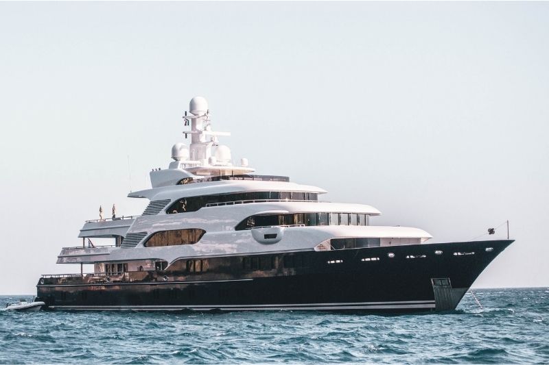 Yacht Life Isn’t Always as Glamorous as it Seems #beverlyhills #beverlyhillsmagazine #yachtlife #boatownership #yachtmanagement #luxuryyacht #buyayacht #bevhillsmag