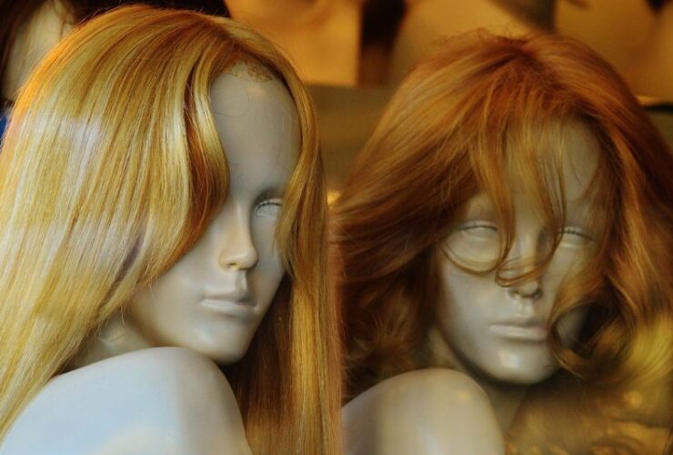 You Enjoy Wearing Wigs? Here is How To Take Care Of Them #beverlyhills #beverlyhillsmagazine #humanhairwigs #typesofwigs #wearingwigs #styleyourwig