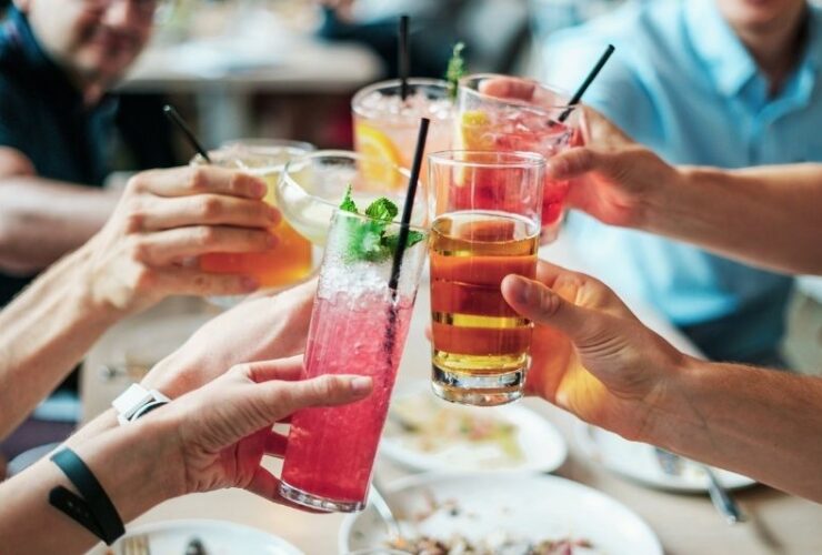 You’re Drinking Too Much Alcohol If You See These Signs #beverlyhills #beverlyhillsmagazine #toomuchalcohol #improveyourskinsappearance #alcoholconsumption #bevhillsmag