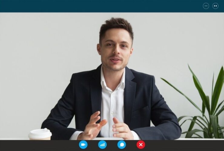 Zoom Call Accessories to Wear with Sweatpants #beverlyhills #beverlyhillsmagazine #bevhillsmag #remoteworkers #fashionaccessory #accessoriesyouroutfit #zoomcalls