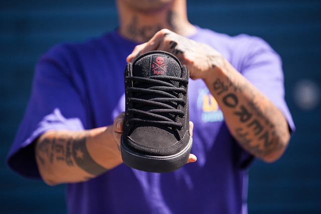 The Best Men Skate Shoes for Style-First Outfits #SkateShoes, #MensFashion, #NikeSBDunk, #LakaiCambridge, #VansOldSkool, #AdidasBusenitz, #Streetwear, #SneakerStyle, #2025Fashion, #SneakerCulture