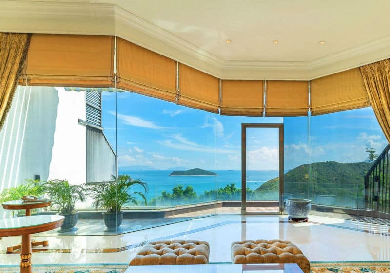 Hong Kong Island Luxury Home $76,440,000 #RepulseBay #HongKong #China #beverlyhills #beverlyhillsmagazine #luxury #realestate #homesforsale #dreamhomes #mansions