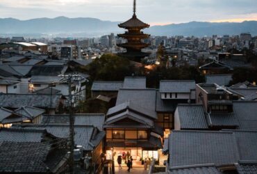 A Week in Paradise: How To Spend a Week in Kyoto #beverlyhills #beverlyhillsmagazine #kyoto #panoramicviewofkyoto #naturalbeauty #kyoto'slandscapes #Japan #stunningtemples