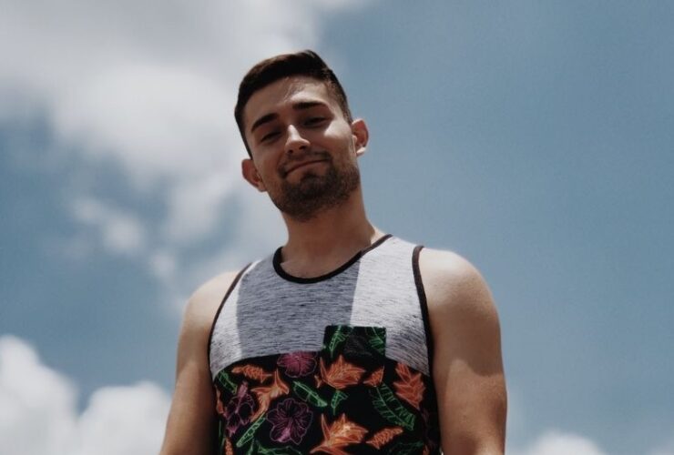 5 Things to Consider When Buying Undershirts #beverlyhills #beverlyhillsmagazine #bevhillsmag #typesofgerments #men'swardrobe #wearingundershirts #undershirts