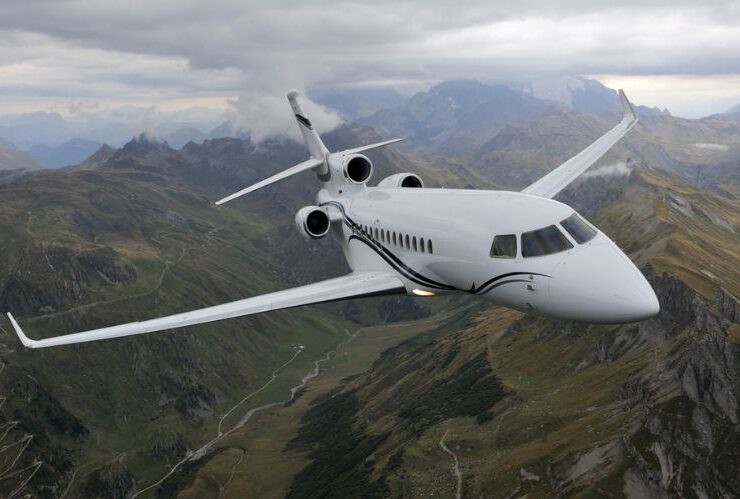 Long Range Business Jet The Falcon 7X #beverlyhills #beverlyhillsmagazine #bevhillsmag #falcon7x #dassaultfalcon7x #privatejet #businessjet #aircraft #luxuryjet #jetcharter #longrangebusinessjet