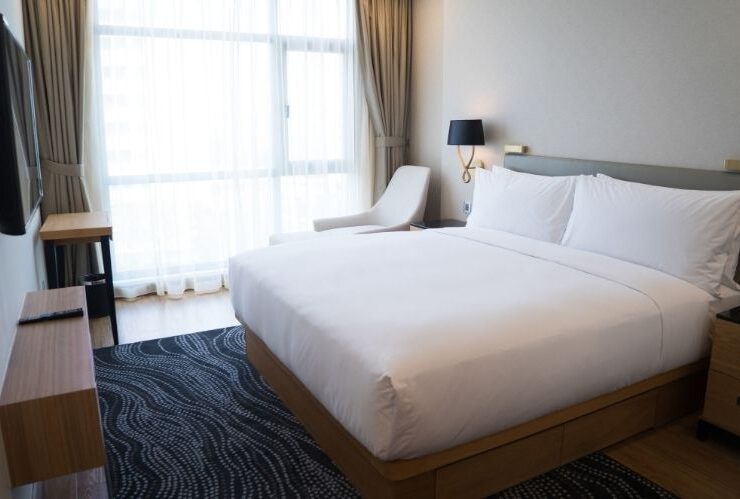 Queen size vs California King Size Mattress #beverlyhills #beverlyhillsmagazine #queensizemattress #californiakingsizemattress #kingbed #bevhillsmag