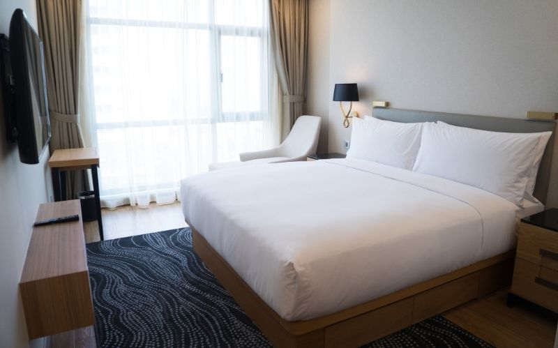 Queen size vs California King Size Mattress #beverlyhills #beverlyhillsmagazine #queensizemattress #californiakingsizemattress #kingbed #bevhillsmag