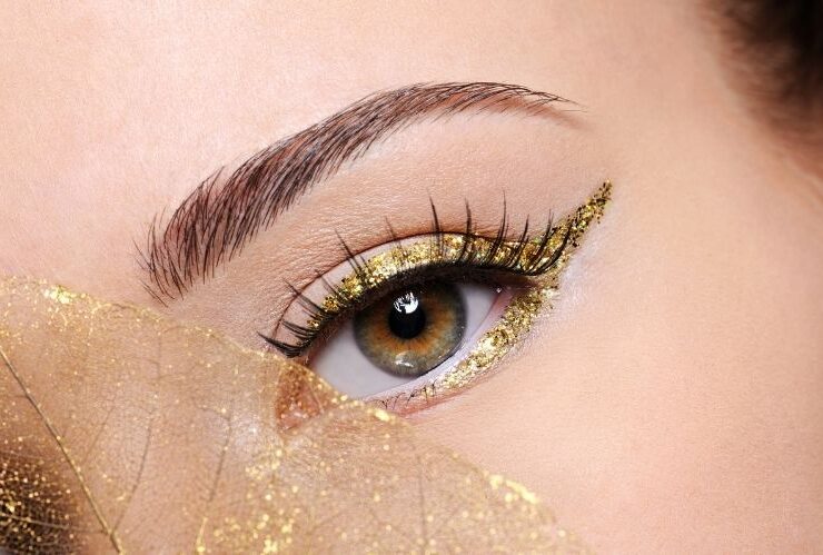 The Easiest Way to Apply Magnetic Eyeliner #beverlyhills #beverlyhillsmagazine #bevhillsmag #magneticlashes #magneticeyeliners #magneticeyelashes