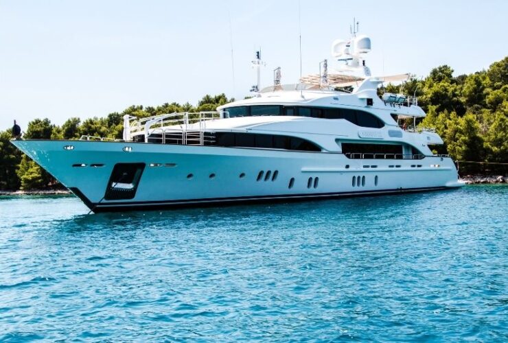 Buying a New Boat? Remember These 7 Tips #beverlyhills #beverlyhillsmagazine #bevhillsmag #buyinganewboat #purchasingaboat #boatpurchase #oldboat #onlinebuying #boatofyourdream