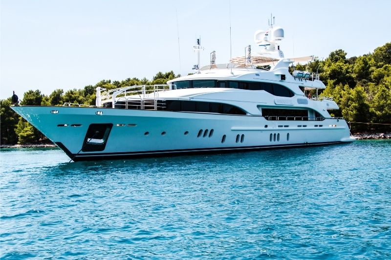 Buying a New Boat? Remember These 7 Tips #beverlyhills #beverlyhillsmagazine #bevhillsmag #buyinganewboat #purchasingaboat #boatpurchase #oldboat #onlinebuying #boatofyourdream