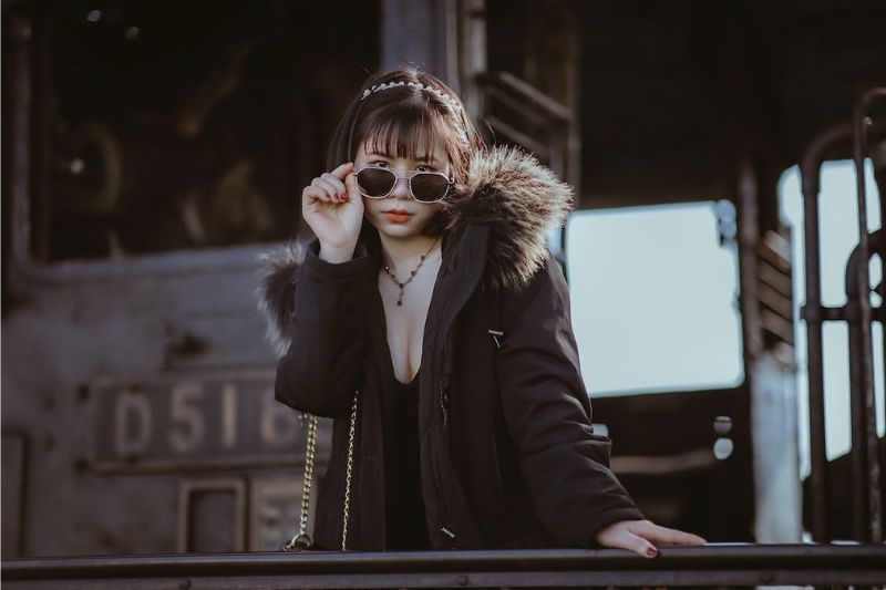 How to Style Your Clothing in a Cute Way #beverlyhills #beverlyhillsmagazine #sweaterdresses #styleyourclothinginacuteway #impressyourdate #jumpsuits