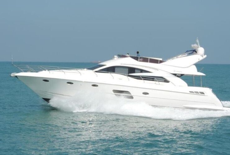 Luxury Yacht from Riviera: The Integrity 69’ 7” #yachts #yacht #yachting #yachtlife #luxury #integrity69'7" #reviera #2019riviera #motoryacht #boat #bevhillsmag #beveryhillsmagazine #beverlyhills #dubaiboatshow