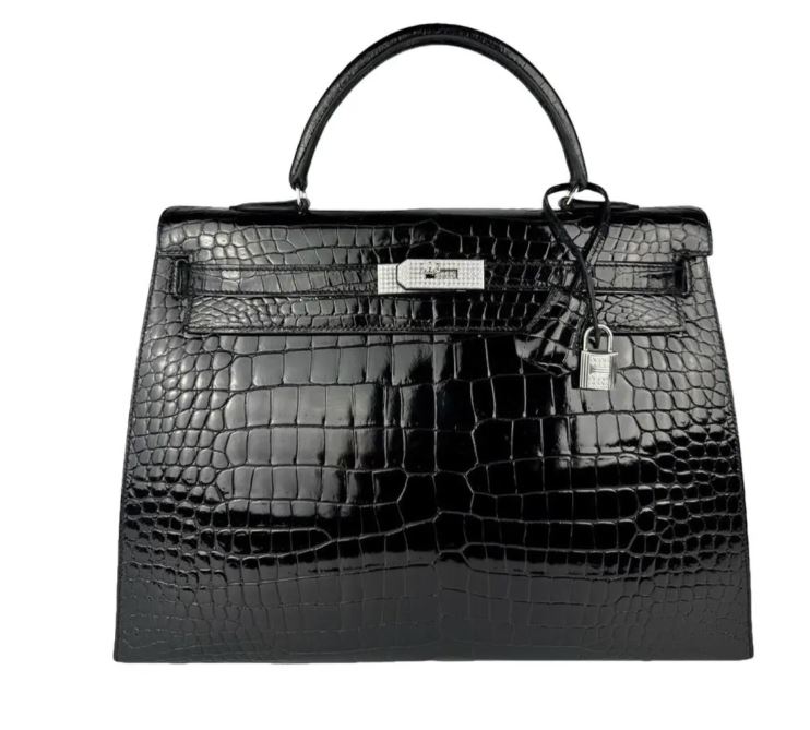 Hermes Birkin Handbag. BUY NOW!!! #bevhillsmag #beverlyhills #beverlyhillsmagazine #hermesbirkin #totebag #bag