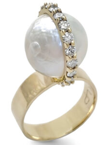 Leslie Paige Pearl and Diamond Ring. BUY NOW!!! #bevhillsmag #beverlyhills #beverlyhillsmagazine #LesliePaige #LesliePaigeRing #PearlRing #GoldRing