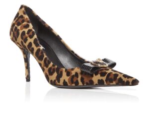 Versace Pointed Toe Pumps. BUY NOW!!! #bevhillsmag #beverlyhills #beverlyhillsmagazine #versace #versacepointedtoepumps #pointedtoepumps #brownpumps #pumps #versacepumps