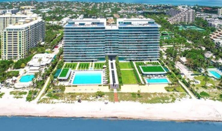 A #Luxury Home in Exclusive Key Biscayne, Florida #biscayne #realestate #florida #mansion #dream #homes #estates #beautiful #mansions #homesweethome #luxuryhomes #dreamhomes #homesforsale #luxurylifestyle #beverlyhills #BevHillsMag