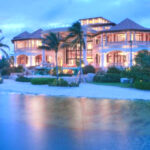 A Luxury Home In A Cayman Island Paradise #dreamhomes #caymanislands #beachhomes #beverlyhills #beverlyhillsmagazine #bevhillsmag #travel #exclusive #luxury #vacations