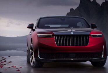 World's Most Luxury Car: Rolls-Royce Droptail #beverlyhills #beverlyhillsmagazine #bevhillsmag #ferraricar #ferrari296gtb #ferrarihybrid #dreamcar #popularcarmagazine #carmagazine #coolcars #exoticcars #fastcars #supercars #sportscar #luxurycars #rollsroyce #droptail