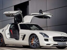 Dream-Cars-Mercedes-Benz-SLS-AMG-GT-Beverly-Hills-Magazine-1