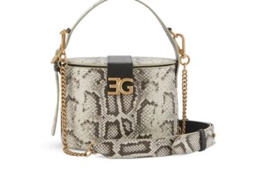 ENAMOURE-Fashion Handbags- Fashion-Blog-Beverly-Hills-Magazine-Cute Bag Styles-1 #fashion #shop #style #handbags #enamoure #bevhillsmag #beverlyhills #beverlyhillsmagazine