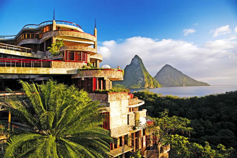 Vacation at the Luxurious Jade Mountain #vacation #travel #bucketlist #beverlyhills #beverlyhillsmagazine #caribbean #beach #resorts #jademountain