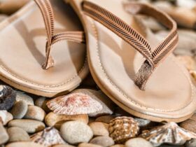 Fashion Tips: How to Wear Your Flip-Flops #shop #fashion #style #shop #shopping #clothing #beverlyhills #flipflops #shoes #sandals #beverlyhillsmagazine #bevhillsmag #dresses