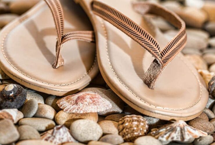Fashion Tips: How to Wear Your Flip-Flops #shop #fashion #style #shop #shopping #clothing #beverlyhills #flipflops #shoes #sandals #beverlyhillsmagazine #bevhillsmag #dresses
