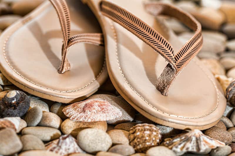 Fashion Tips: How to Wear Your Flip-Flops #shop #fashion #style #shop #shopping #clothing #beverlyhills #flipflops #shoes #sandals #beverlyhillsmagazine #bevhillsmag #dresses