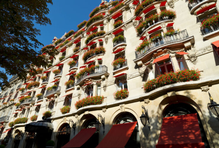 Hôtel Plaza Athénée: Vacation Meets Fashion