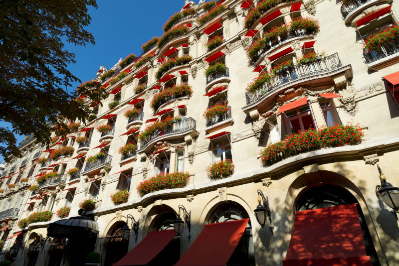Hôtel Plaza Athénée: Vacation Meets Fashion