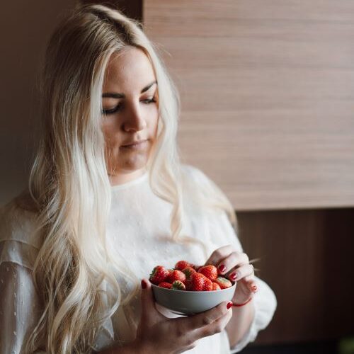 Intuitive Eating and Making Peace with Food Anete Lusina Pexels Beverly Hills Magazine #Heathyeating #Healthy #diet #beverlyhills #bevhillsmag #beverlyhillsmagazine