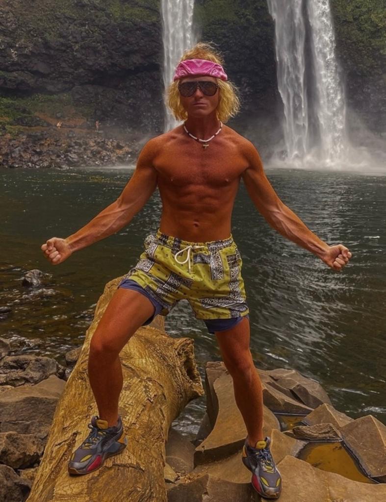Modern Marketing Mogul: Jared Ravizza of Ravizza Social #model#entrepreneur#beverlyhillsmagazine#beverlyhills#Jared Ravizza#business#Ravizza Social