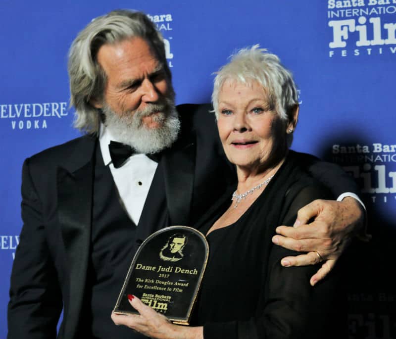 Actor Jeff Bridges presents Dame Judi Dench Kirk Douglas Award (Photo by Bonnie Carroll)