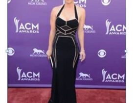 Kaely-Cuoco-in-MaxAzria-Beverly-Hills-Magazine