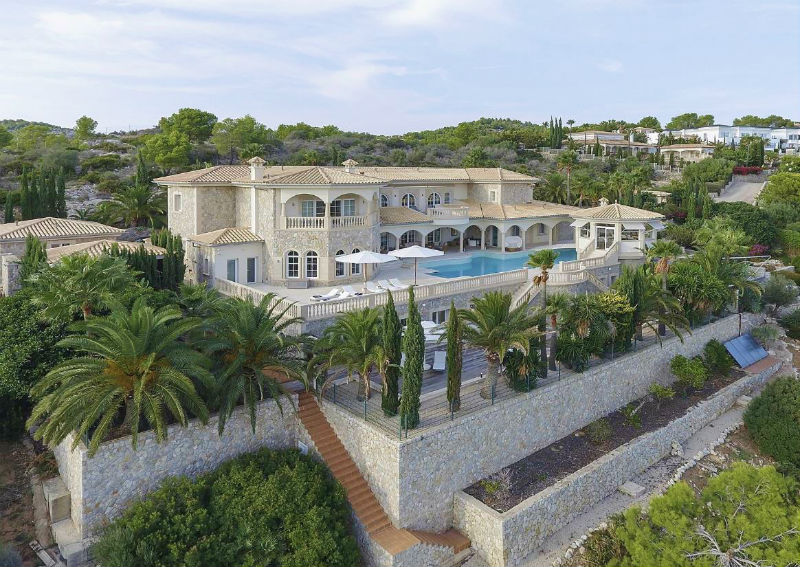 A Seaside Luxury Home on Mallorca, #Spain #Island #dreamhomes #luxury #realestate #homesforsale #beautiful #dreamhome #mallorca #spain #realestate #dreamhomes #beverlyhills #BevHillsMag #beverlyhillsmagazine