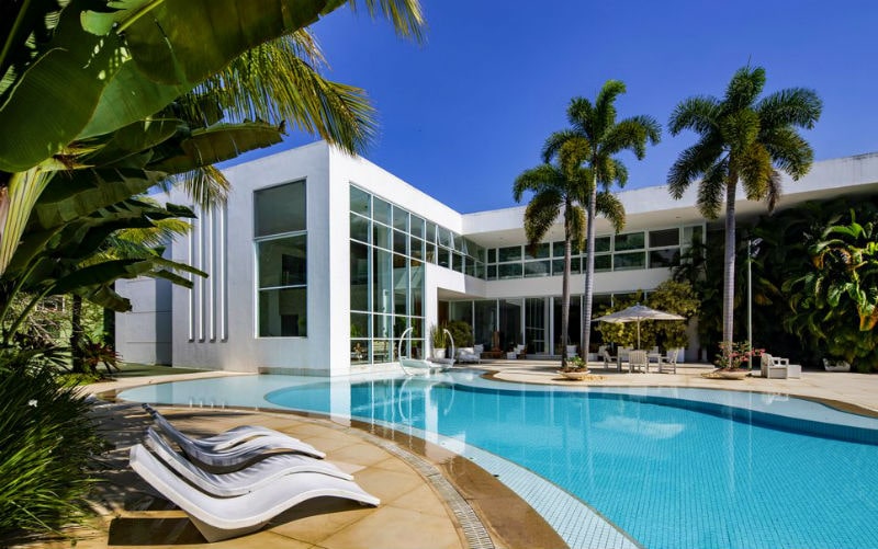 A Modern #Mansion in Rio de Janeiro #luxury #realestate #homesforsale #riodejaneiro #brasil #dreamhomes #beverlyhills #bevhillsmag #beverlyhillsmagazine