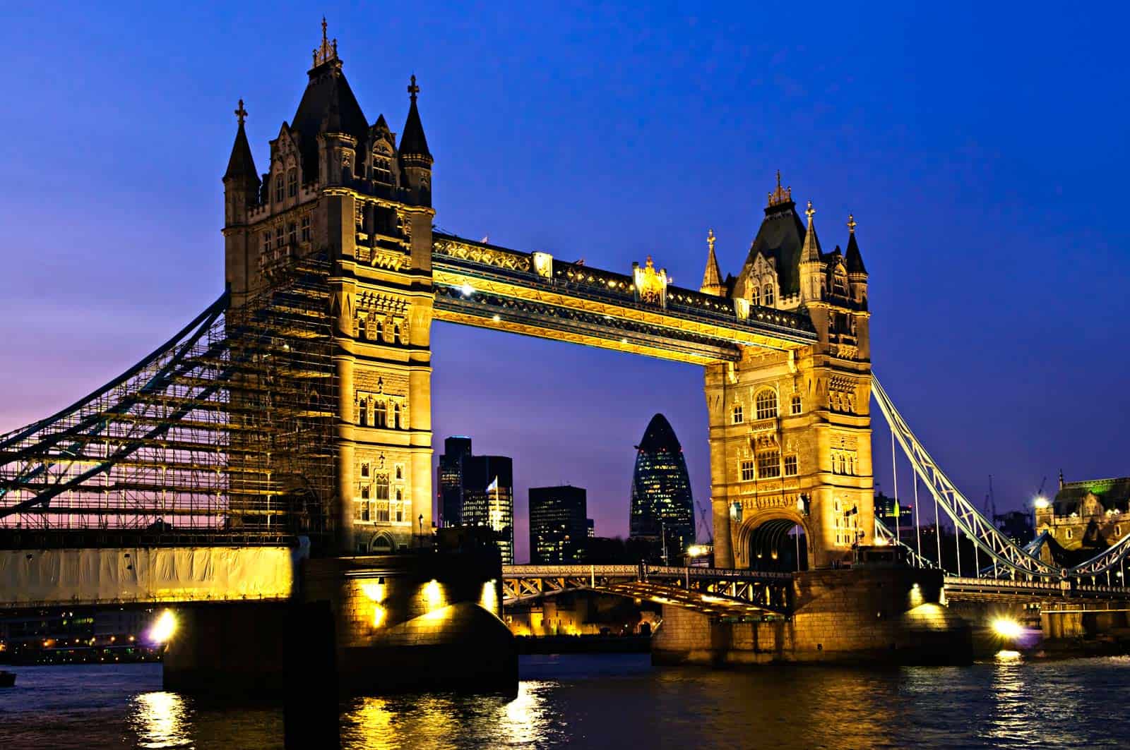 Luxury-Travel-Magazines-Exclusive_Escapes_London_Beverly_Hills_Magazine-Travel-to-London