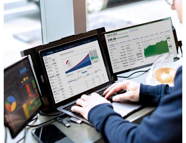 Using a Triple Monitor Laptop Setup for #Podcasting #business #beverlyhills #laptop