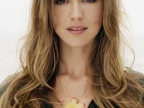 Samantha Lockwood, Jeweler of Flowers