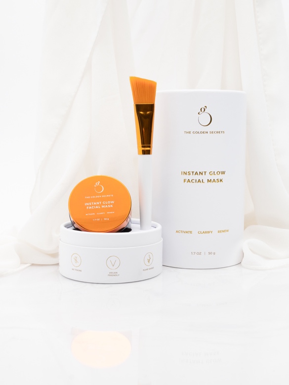 The Golden Secrets Instant Glow Facial Mask Gift Guide Beverly Hills Magazine #beauty #truebeauty #shop #skincare #skincareproducts #TheGoldenSecrets #facialmask #bevhillsmag #beverlyhills #beverlyhillsmagazine