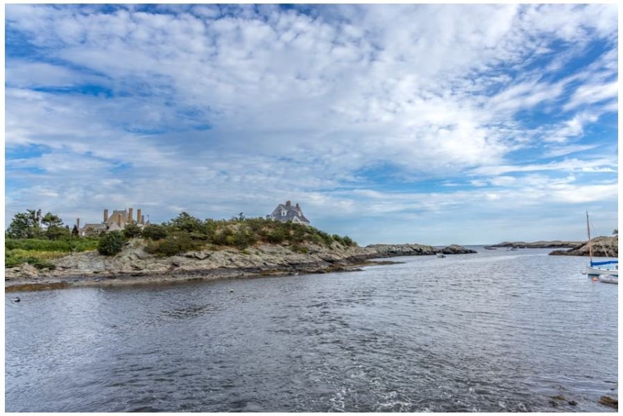 The Quick Guide to Block Island for the Day #BlockIsland #BlockIslandRI #RhodeIsland #NewEnglandTravel #LuxuryTravel #IslandGetaway #CoastalTravel #TravelGuide #DayTrip #VisitRhodeIsland