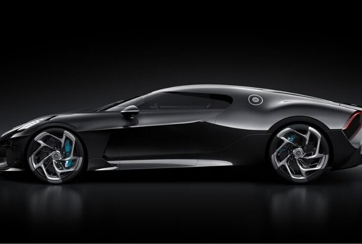 Luxury Masterpiece: The Bugatti La Voiture Noire #luxurycars #dreamcars #coolcars #carmagazine #fastcars #cars #beverlyhills #beverlyhillsmagazine #bevhillsmag #bugatti #bugattilavoiturenoire