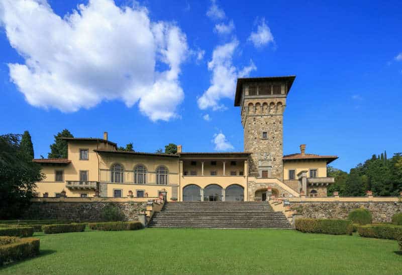 A Luxury #Villa in the Charming Town of Fiesole, Italy #realestate #dream #homes #estates #beautiful #florence #fiesole #italy #italian #homes #homesweethome #luxuryhomes #dreamhomes #homesforsale #luxurylifestyle #luxury #beverlyhills #BevHillsMag