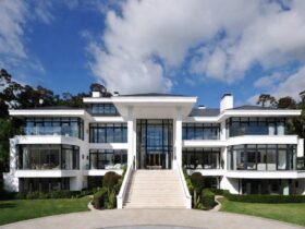 The Most Luxurious Homes in Beverly Hills #LuxuryRealEstate, #BeverlyHillsRealEstate, #LuxuryHomes, #BeverlyHillsHomes, #LuxuryLifestyle, #LuxuryLiving, #BeverlyHills, #BevHillsMag, #BeverlyHillsMagazine, #LuxuryRealEstate